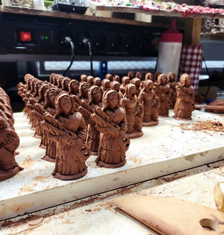 Peindre ses Santons de Provence : Techniques, Couleurs et Secrets d&rsquo;Atelier